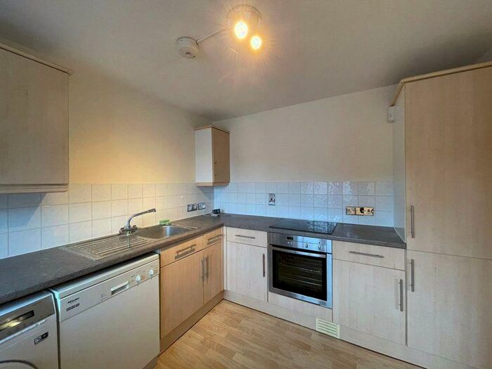 2 Bedroom Flat To Rent In Whitchurch Lane, Edgware, HA8