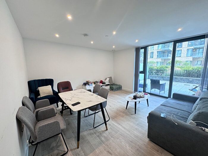 2 Bedroom Flat To Rent In Coster Avenue, Finsbury Park, N4