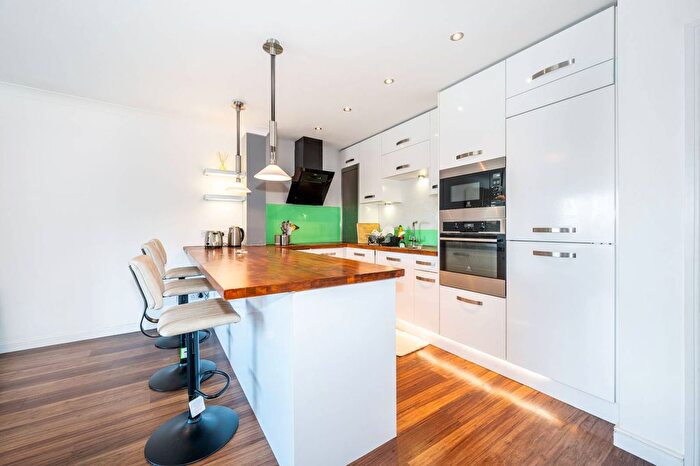 2 Bedroom Flat To Rent In Ensign Street, Tower Hill, London, E1