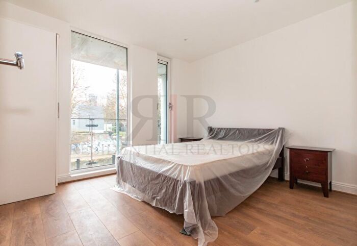 2 Bedroom Apartment To Rent In Wharf Lane, London, E14