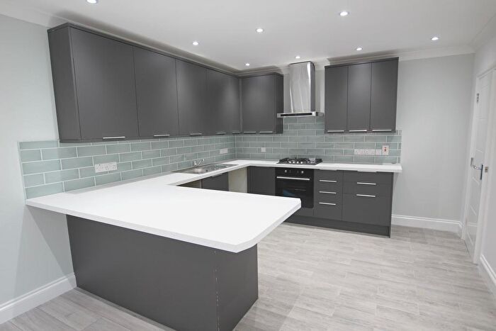 3 Bedroom House To Rent In Swete Street, Plaistow, E13