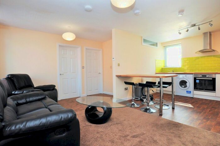 2 Bedroom Flat To Rent In Station Road, Gosforth, Newcastle Upon Tyne, NE3