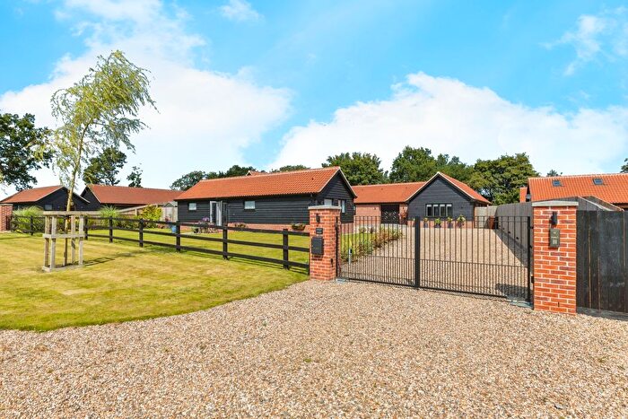 5 Bedroom Bungalow For Sale In Etling Green, Dereham, Norfolk, NR20