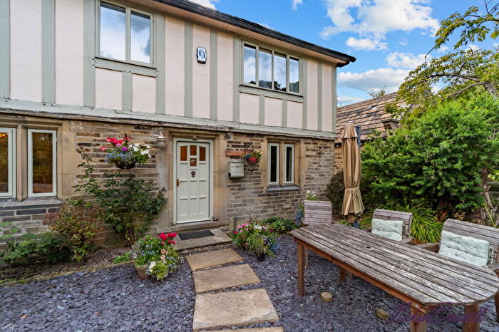 4 Bedroom Link Detached House For Sale In Park Lane, Queensbury, Bradford, BD13