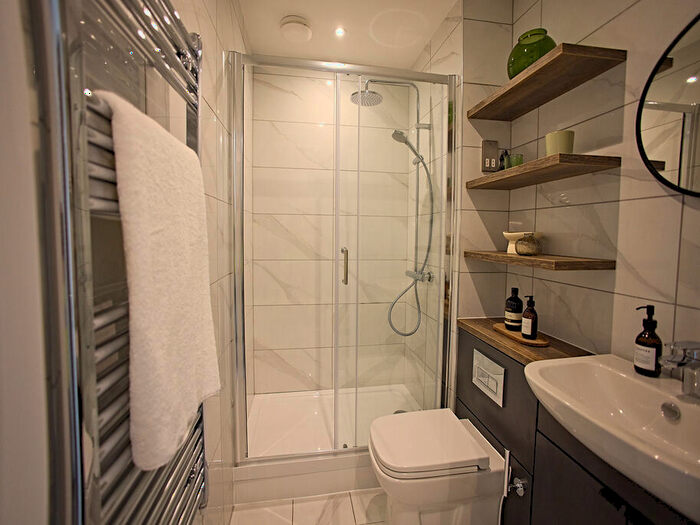 Apartment To Rent In Apt, Live Oasis St Albans Place #, LS2