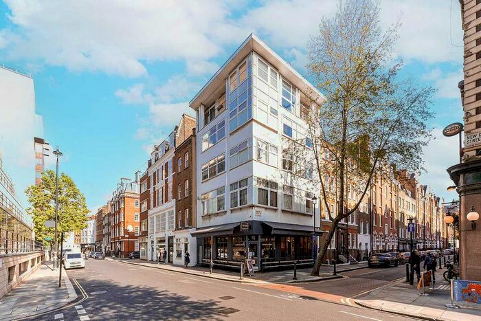2 Bedroom Flat To Rent In / New Cavendish Street, Marylebone, London, W1W