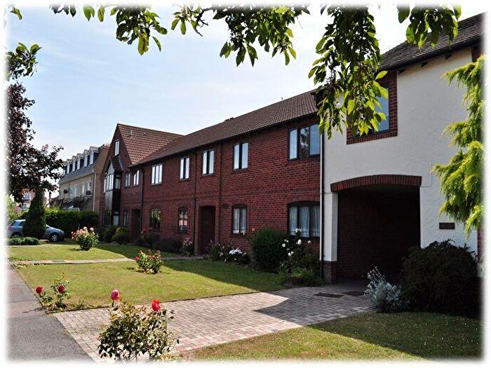 3 Bedroom Flat For Sale In Old Parsonage Way, Frinton-on-sea, CO13