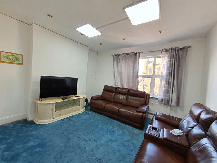 2 Bedroom Flat To Rent In Mattock Lane, West Ealing, W13