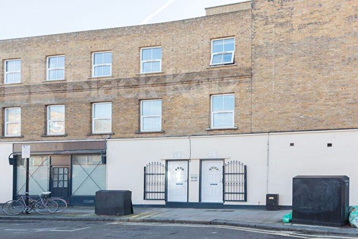 Flat To Rent In Springdale Road, Stoke Newington, N16
