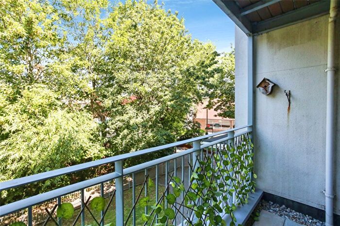 2 Bedroom Flat For Sale In Sovereign Way, Tonbridge, Kent, TN9
