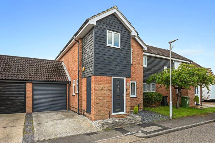 3 Bedroom Semi-Detached House For Sale In Menzies Avenue, Basildon, SS15