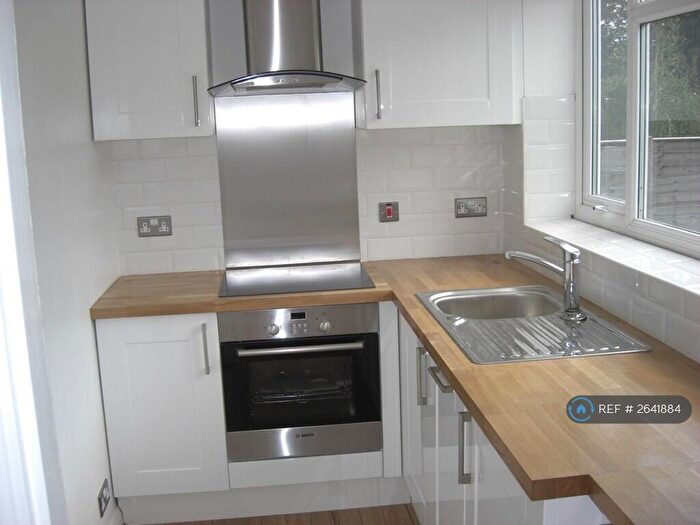 1 Bedroom Flat To Rent In Fairfield Close, North Finchley, N12