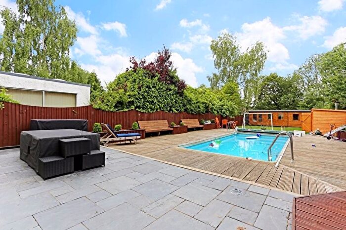 5 Bedroom Detached House To Rent In Edgwarebury Lane, Edgware, Middlesex, HA8