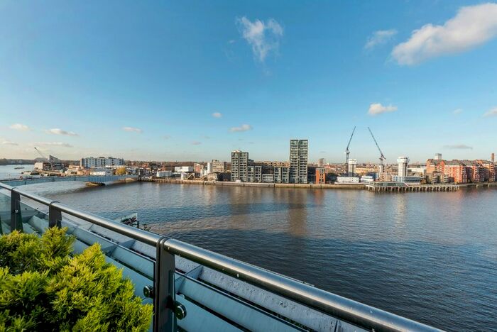 3 Bedroom Flat To Rent In Kingfisher House, Battersea Reach, SW18