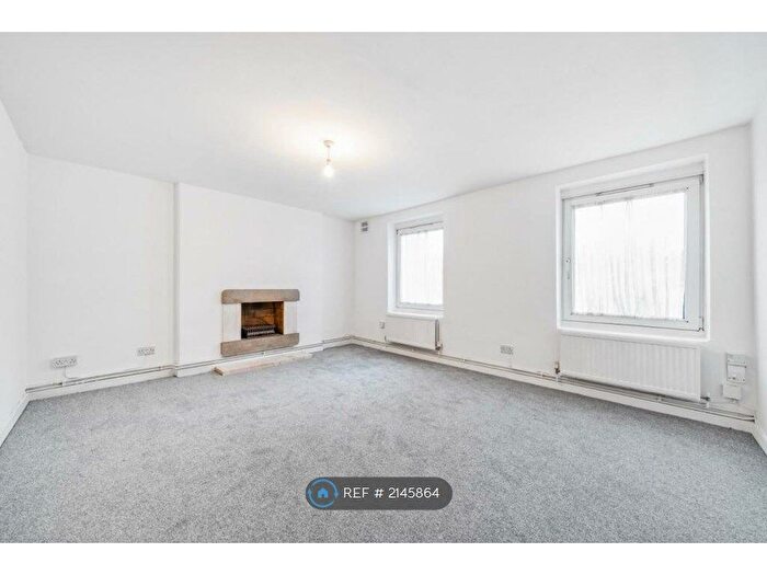 4 Bedroom Flat To Rent In Dagnall Park, London, SE25