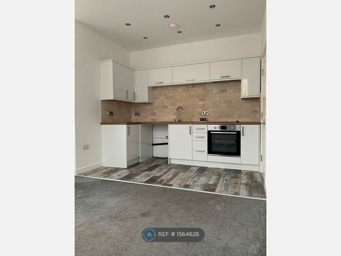 2 Bedroom Flat To Rent In Waterloo Road, Pudsey, LS28