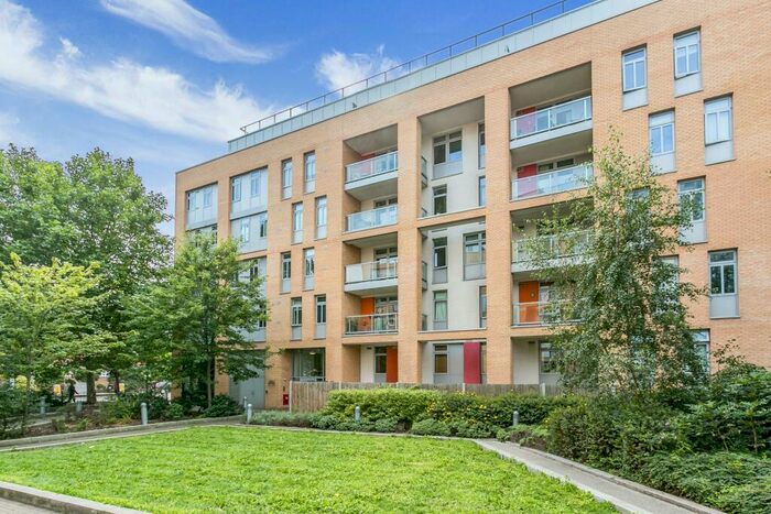 1 Bedroom Flat To Rent In Salton Square, London, E14