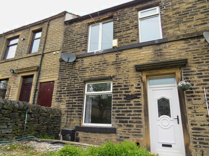 2 Bedroom House To Rent In Holmes Terrace, Halifax, HX2