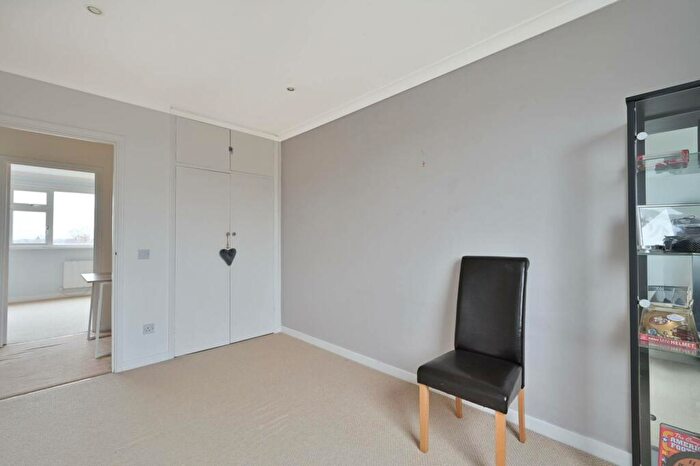 2 Bedroom Flat For Sale In Cranes Park, Surbiton, KT5