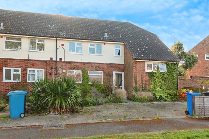2 Bedroom Flat For Sale In St. Johns Road, Hartley Wintney, Hook, Hampshire, RG27