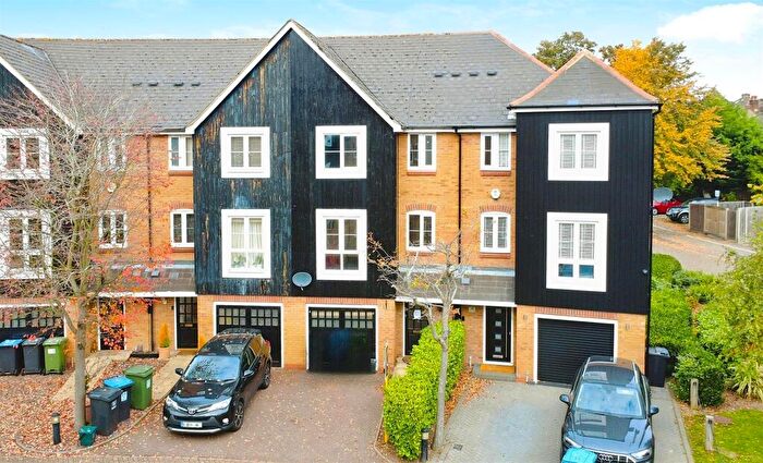 4 Bedroom Town House For Sale In Imperial Way, Hemel Hempstead, HP3