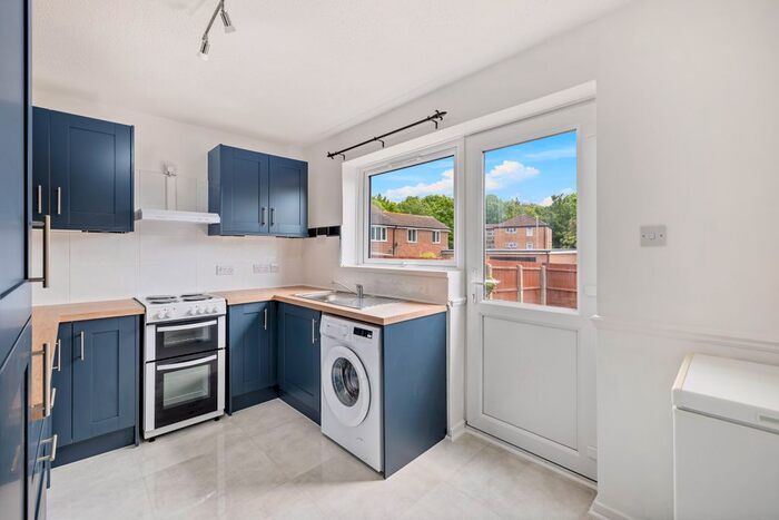 2 Bedroom End Of Terrace House To Rent In Ref: Gk - Teg Close, Portslade, BN41