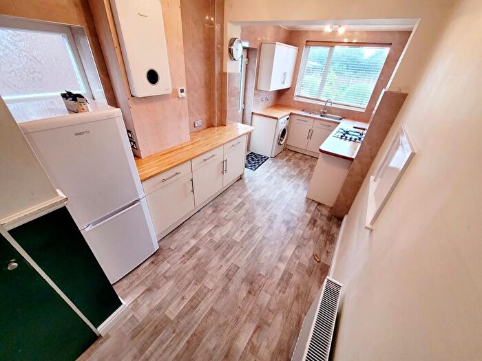 3 Bedroom Semi-Detached House To Rent In Sunningdale Drive, Salford, M6