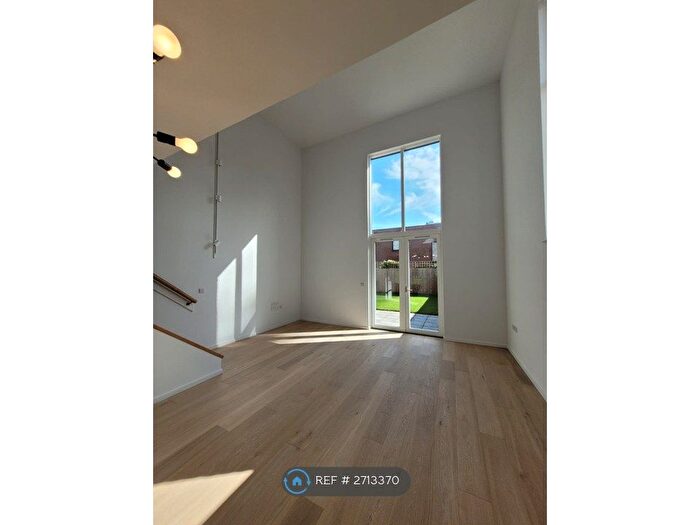 3 Bedroom End Terrace House To Rent In Mansell St., Bristol, BS34