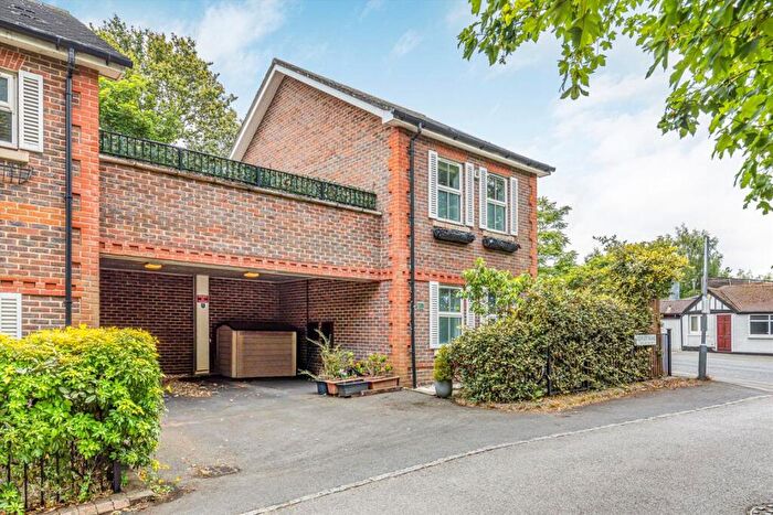 3 Bedroom Detached House For Sale In Ashley Road, Walton On Thames, KT12