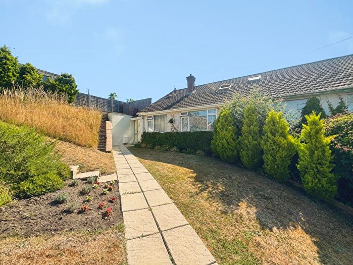3 Bedroom Semi-Detached House For Sale In Willow Crescent, Warminster, BA12