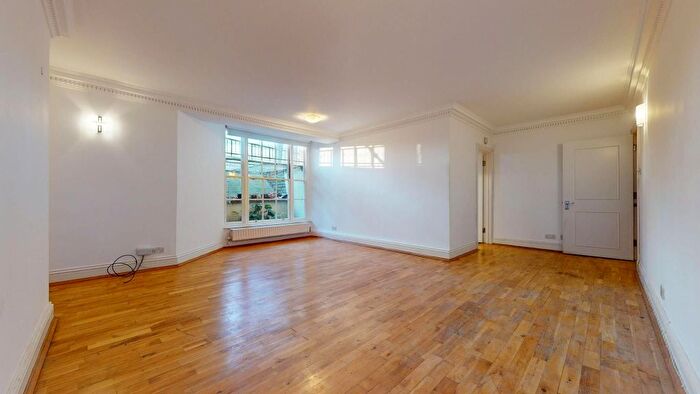 2 Bedroom Flat To Rent In Albert Terrace, London, NW1