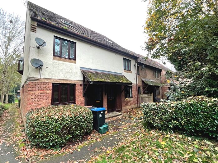 2 Bedroom Flat To Rent In Perleybrooke Lane, Woking, GU21