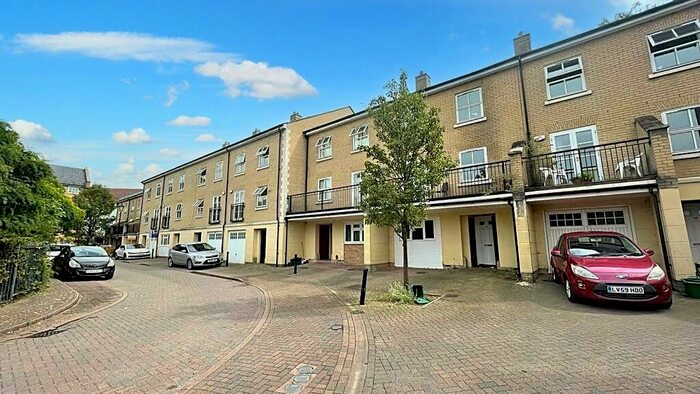 6 Bedroom Terraced House To Rent In Albany Gardens, Colchester, Essex, CO2