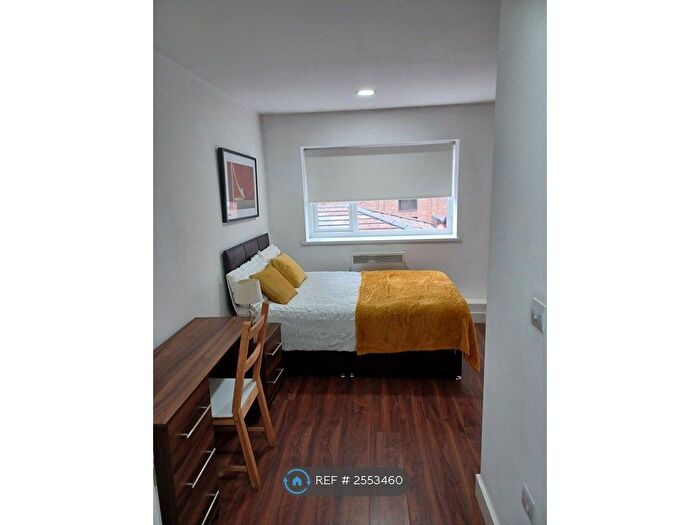 Studio To Rent In Modern Studio In Newcastle-Under-Lyme, Newcastle-Under-Lyme, ST5