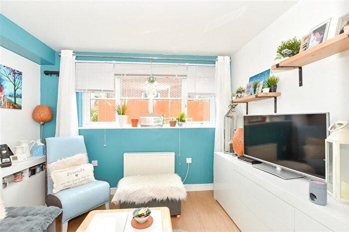 2 Bedroom Flat For Sale In Framfield Road, Uckfield, East Sussex, TN22