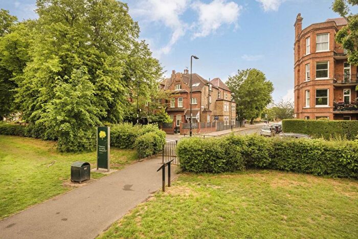 2 Bedroom Flat For Sale In Acton Lane, Chiswick, W4