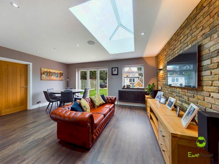 3 Bedroom Semi Detached House For Sale In Selsey Crescent, Welling, DA16