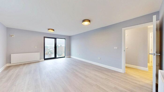 1 Bedroom Flat To Rent In Hanworth Road, Hounslow, TW3