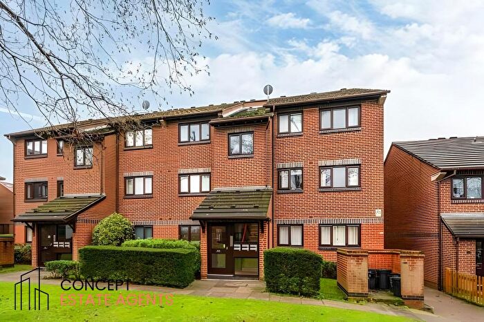 1 Bedroom Flat To Rent In Limetree Walk, Tooting Broadway, SW17