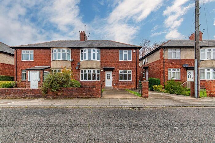 2 Bedroom Flat To Rent In New Refurb, Ferndene Grove, High Heaton, NE7