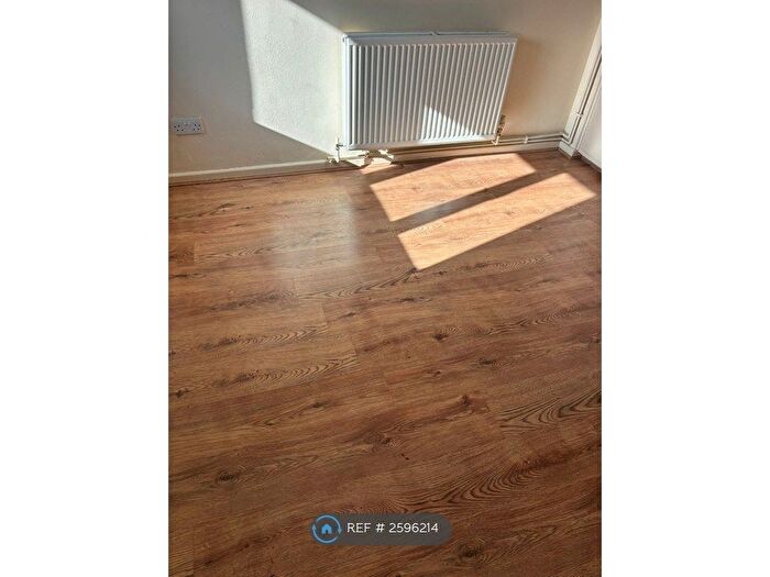 2 Bedroom Flat To Rent In Coronation Court, Erith, DA8