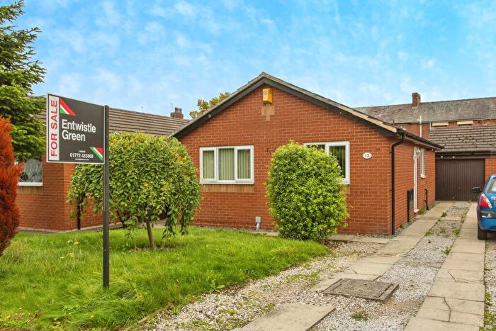 2 Bedroom Detached House For Sale In Pasture Field Close, Leyland, Lancashire, PR26