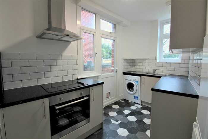 2 Bedroom Maisonette To Rent In Inverness Avenue, Enfield, EN1