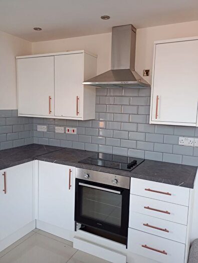 2 Bedroom Flat To Rent In Roundhay Road, Leeds, West Yorkshire, LS8