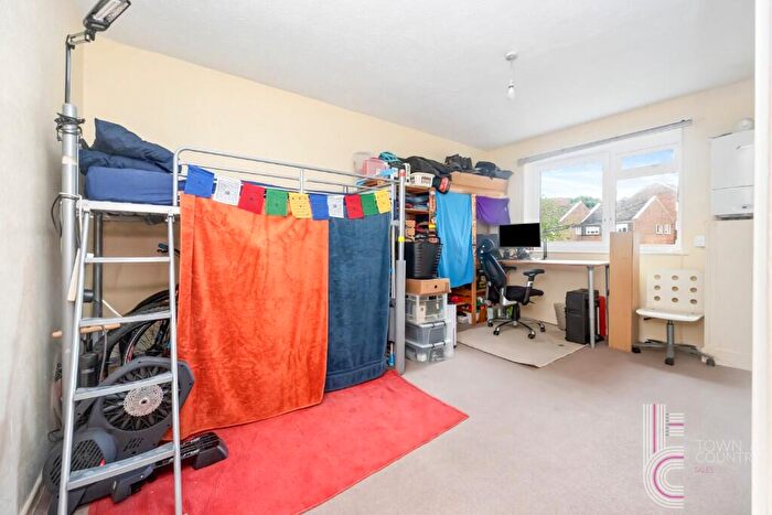 2 Bedroom Flat For Sale In Highcroft Villas, BN1