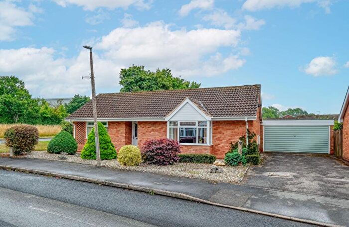 3 Bedroom Detached Bungalow For Sale In Illshaw Close, Redditch, B98