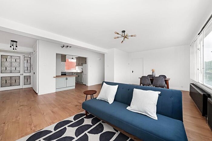 2 Bedroom Apartment For Sale In Sydenham Rise, London, SE23