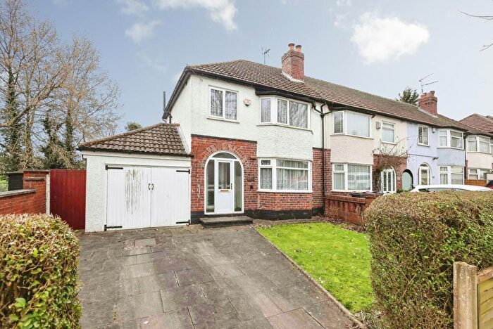 3 Bedroom End Of Terrace House For Sale In May Lane, Birmingham, West Midlands, B14