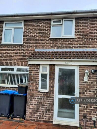 4 Bedroom Semi-Detached House To Rent In Leas Drive, Iver, SL0