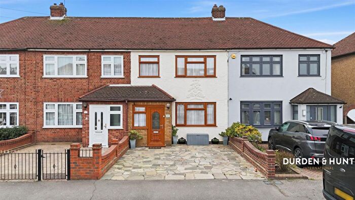 3 Bedroom Terraced House For Sale In Ford Lane, Rainham, RM13